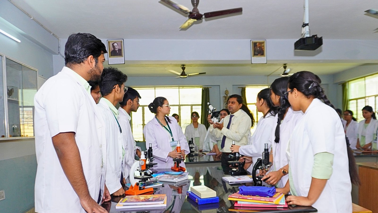 Labs for students at Best Senior Secondary School in Patna